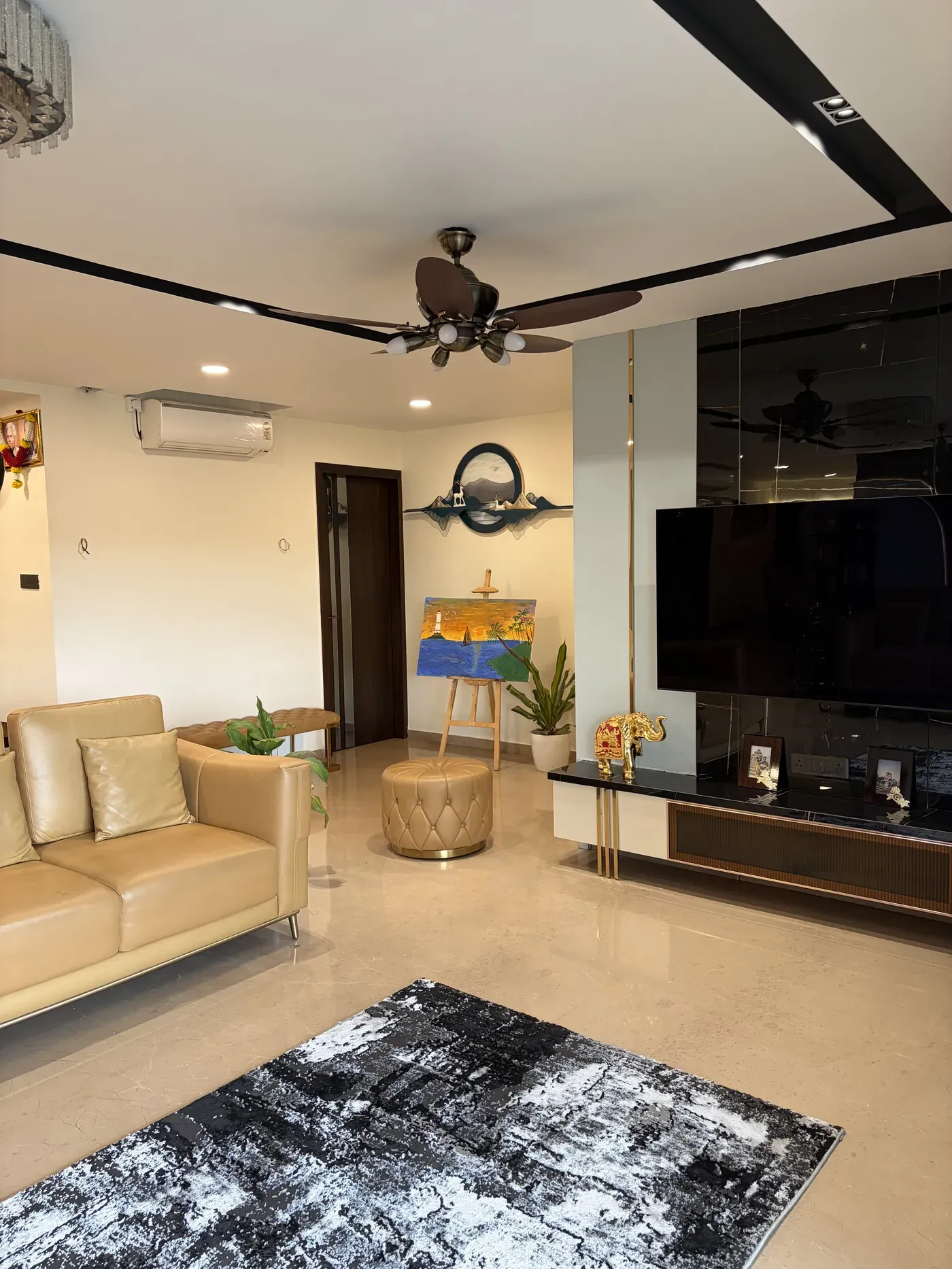 Salunkhe's Residence interior photograph 18