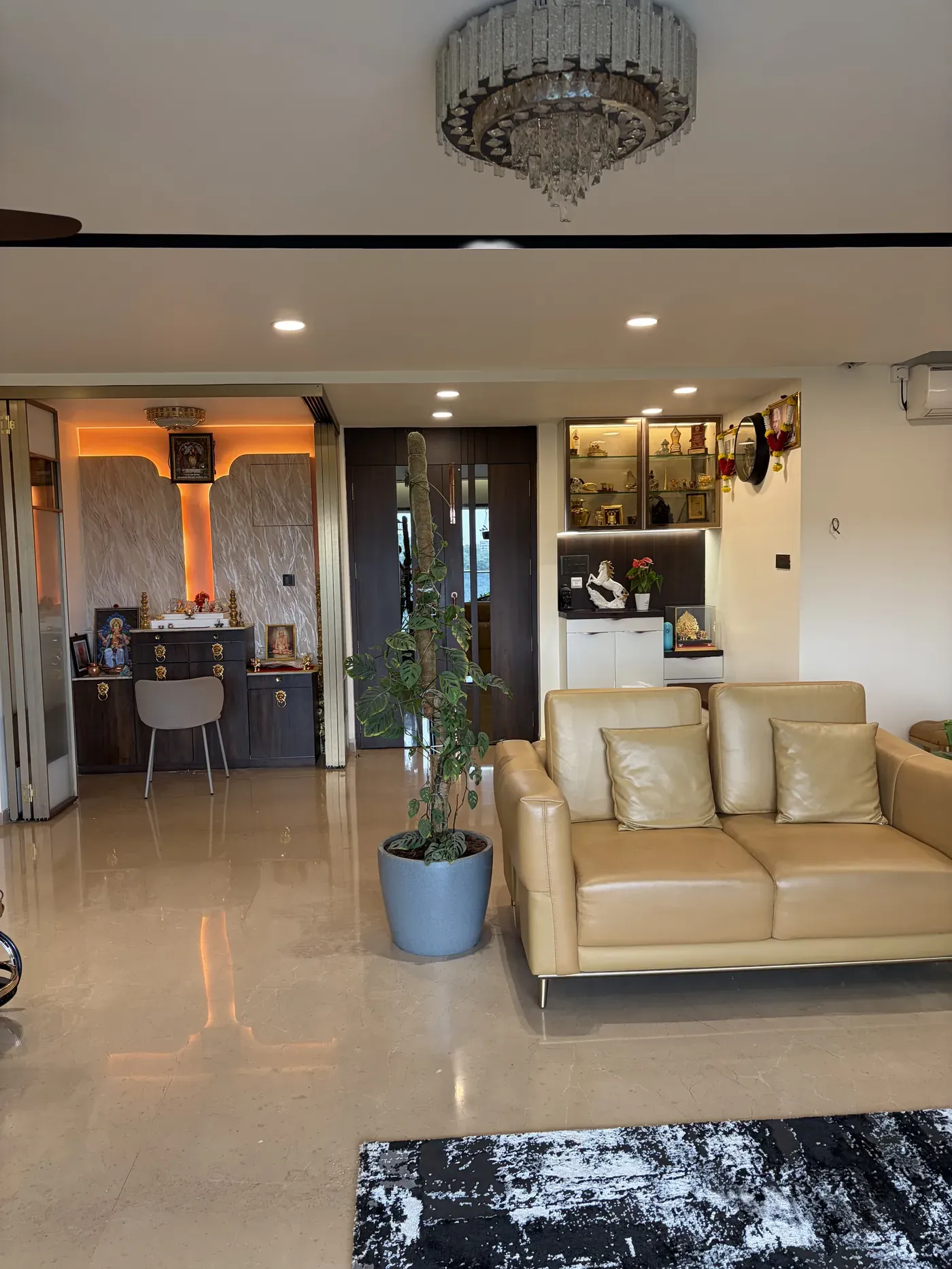 Salunkhe's Residence interior photograph 17