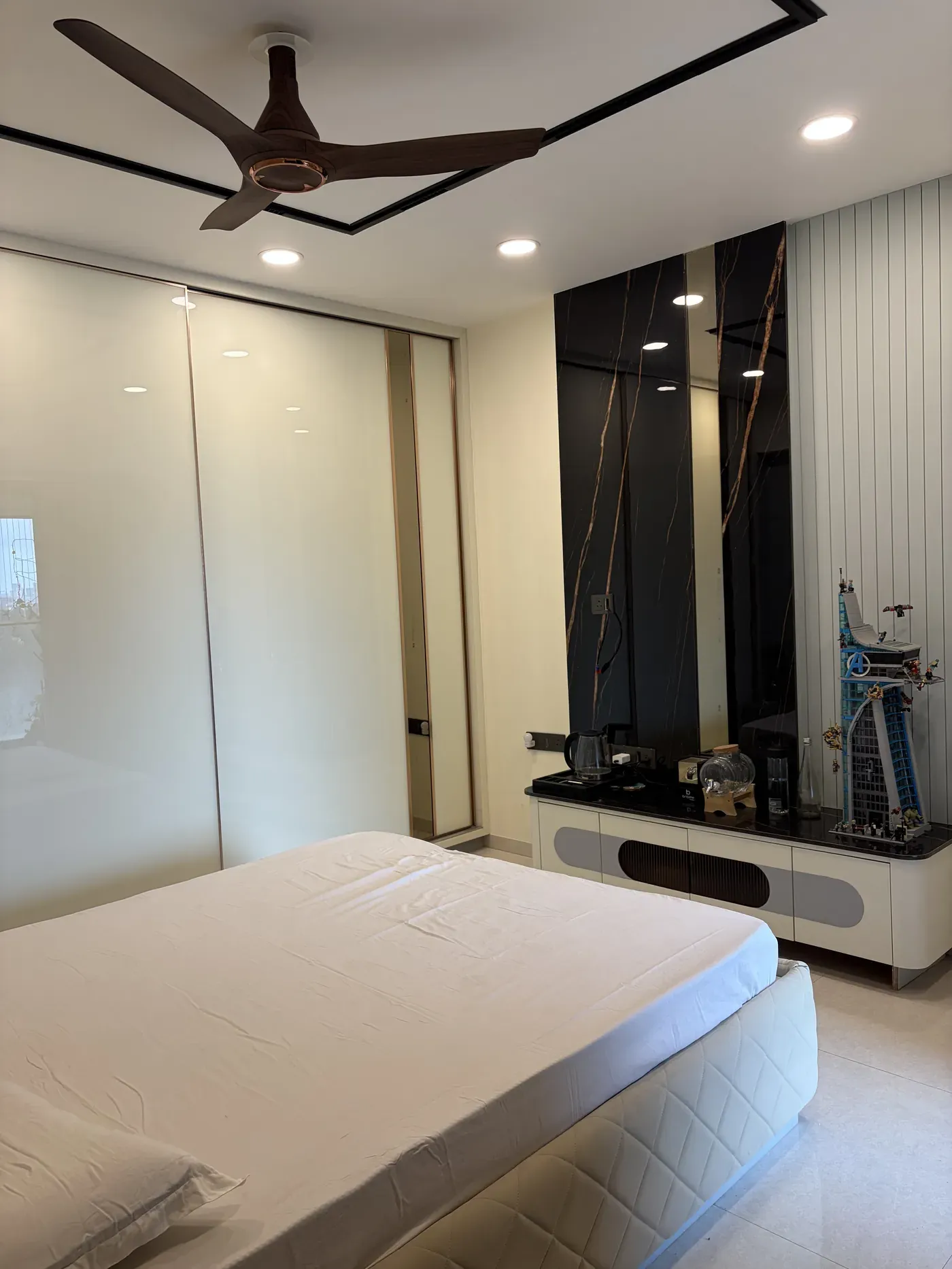 Salunkhe's Residence interior photograph 7
