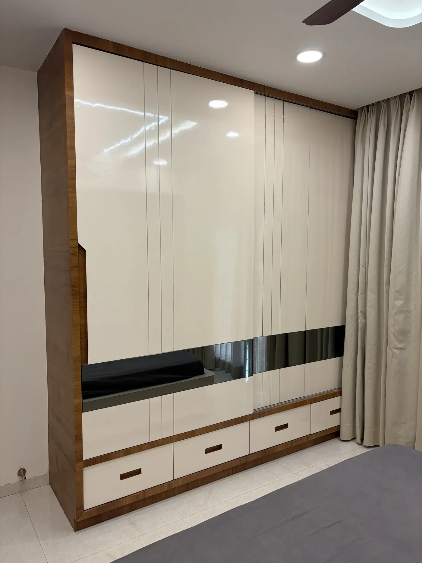 Salunkhe's Residence interior photograph 4