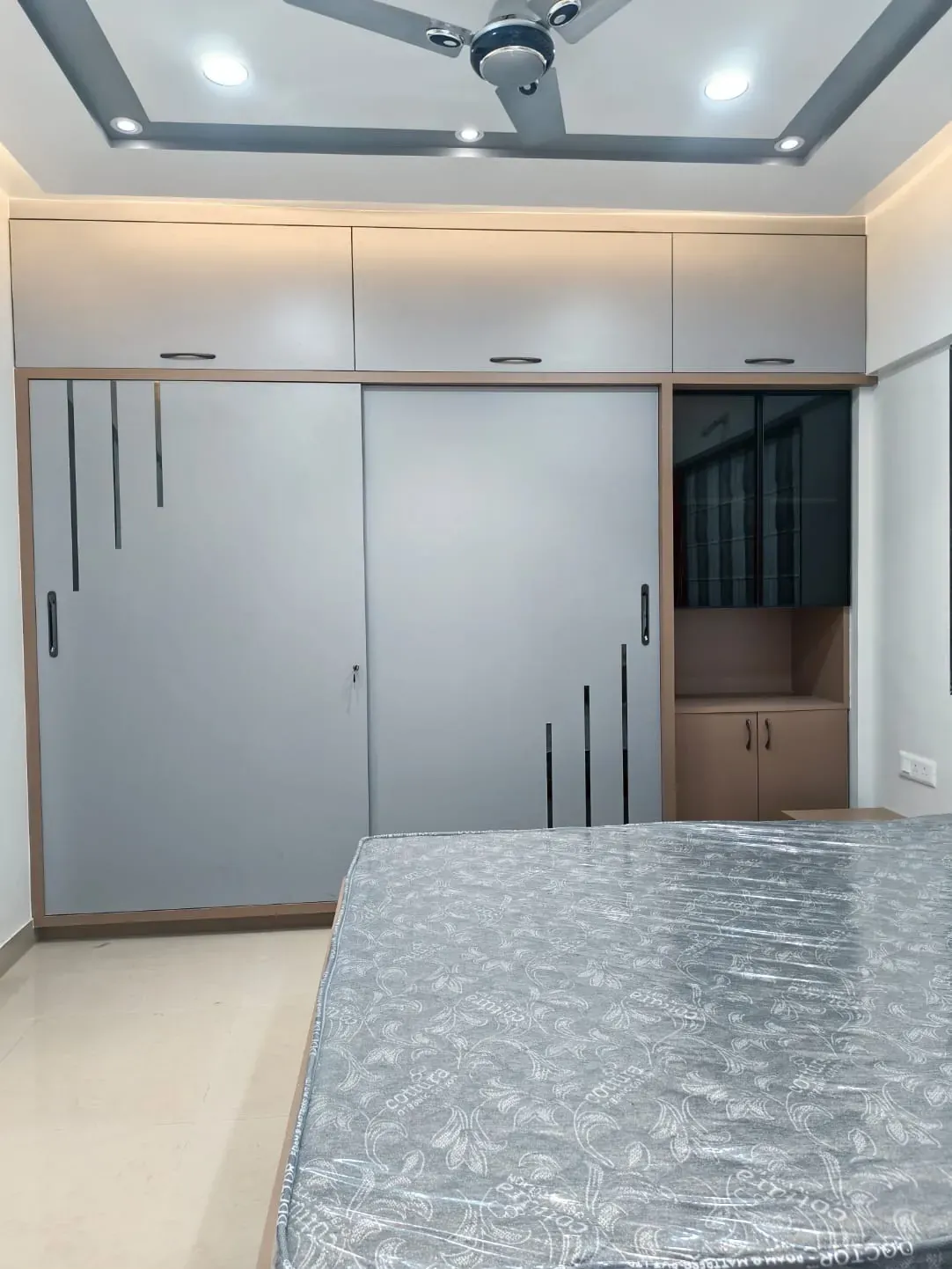 Rudra Apartment interior photograph 9